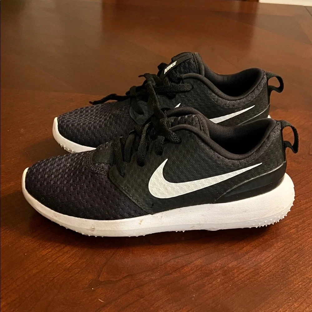 Nike Roshe Kids Black Golf Sneakers - Picture 1 of 5